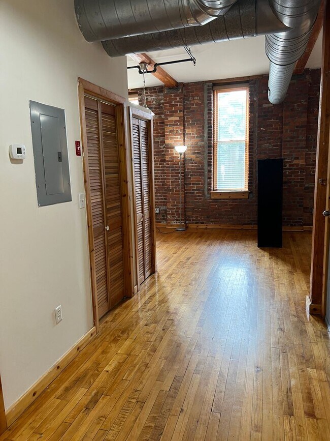 Building Photo - 325 Lafayette St