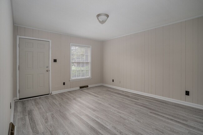 Building Photo - 307 Fairview Ave SW