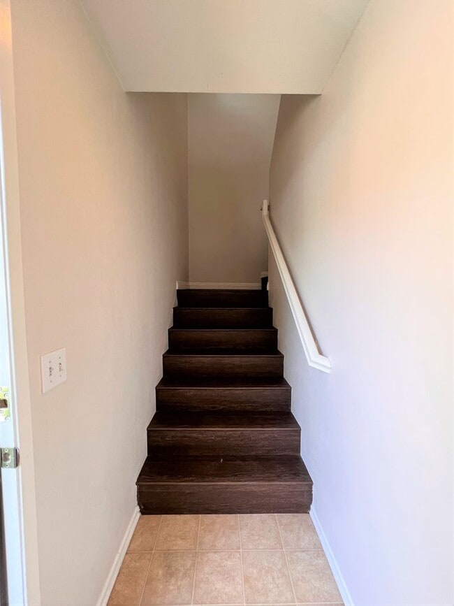 Building Photo - Beautiful 2 Bedrooms, 2 Baths Condominium with Attached Garage in Rancho Cucamonga.