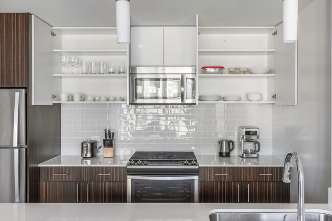 Building Photo - 730 W Couch Pl