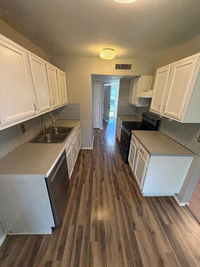 Building Photo - 4908 Wagner Dr