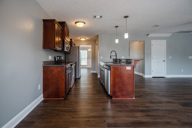 Building Photo - 717 Highgrove Ct