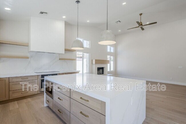 Building Photo - 1531 E Silverwood Dr