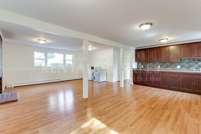 Building Photo - 19 Norton St