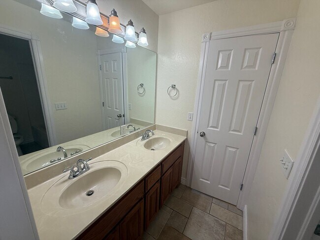 Building Photo - 3 bed, 2 living area, 2.5 baths with storm shelter gazebo!  This home has everything you need, ca...