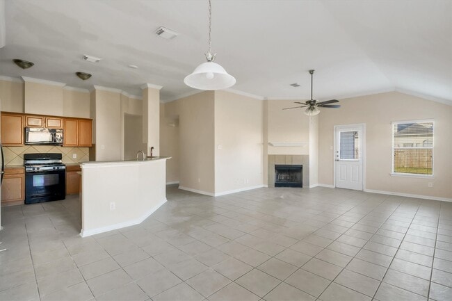 Building Photo - 835 Dracena Ct
