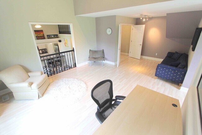 Building Photo - 5711 Chadwick Ln