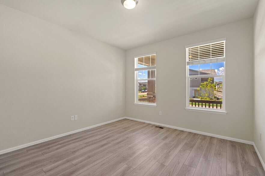 Building Photo - 532 Vicot Way