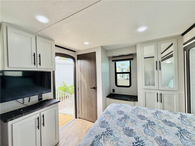 Building Photo - 10725 S Ocean Dr