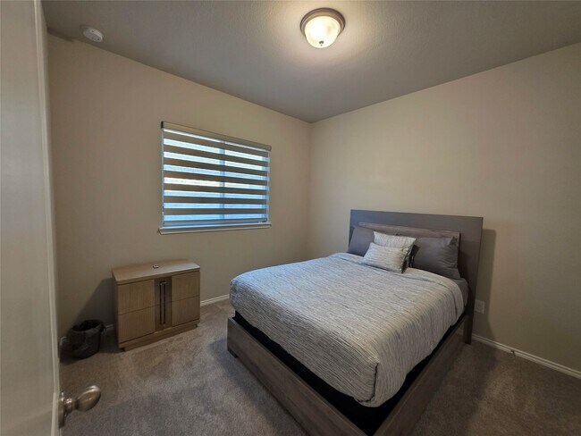 Building Photo - 13810 San Pasqual Pointe Dr