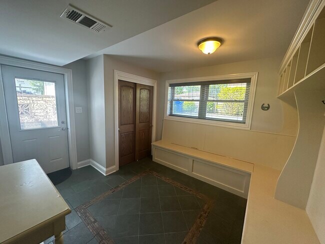 Building Photo - 130 Bonnie Brae Ave