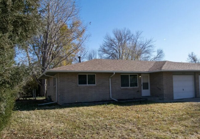 Building Photo - Cozy 2-Bed Home with Large Backyard & Garage