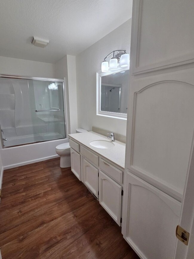 Building Photo - 3-Bedroom Condo Near Columbia Jr. College