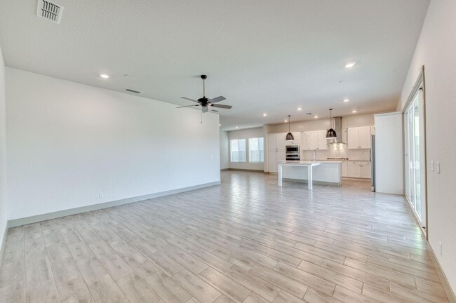 Building Photo - 860 Spg St W