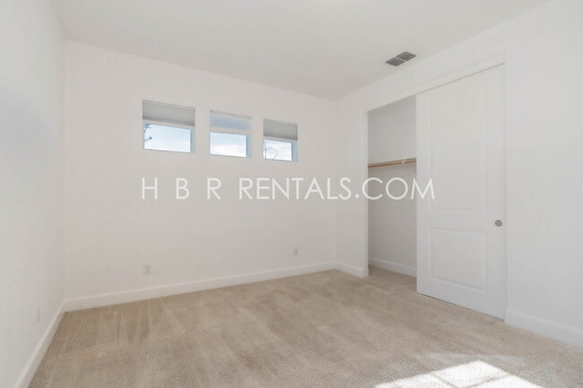 Building Photo - EXCLUSIVE ELLIS HOME For Rent in Tracy - o...