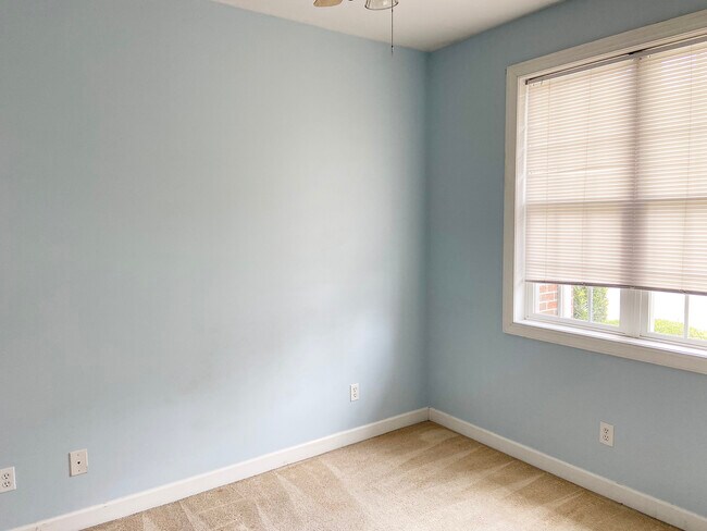 Building Photo - 5006 Carleton Dr