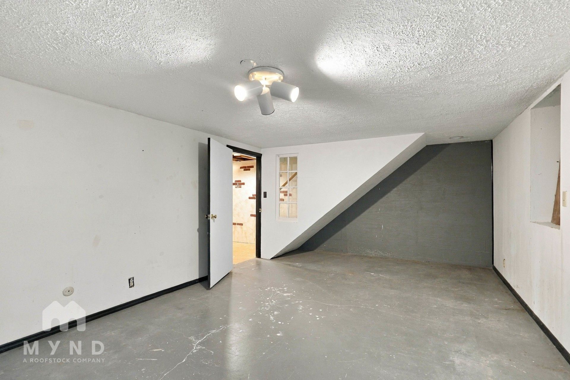 Building Photo - 2208 Surreygate Dr