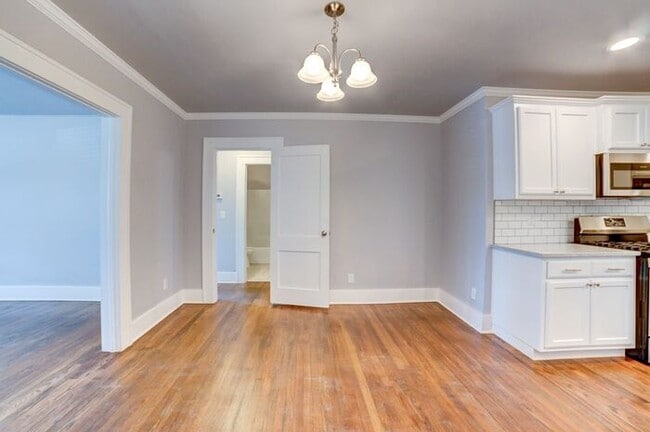 Building Photo - Classic Charm With All New Amenities 3/2 House!