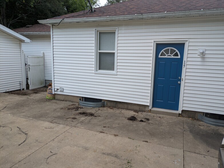 Side Door - 127 pleasant Ave
