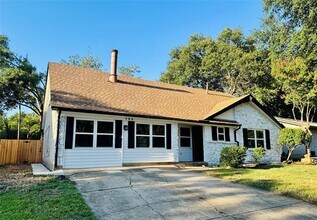 Building Photo - 732 Melrose Dr