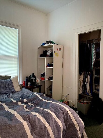 Building Photo - 163 Oak St