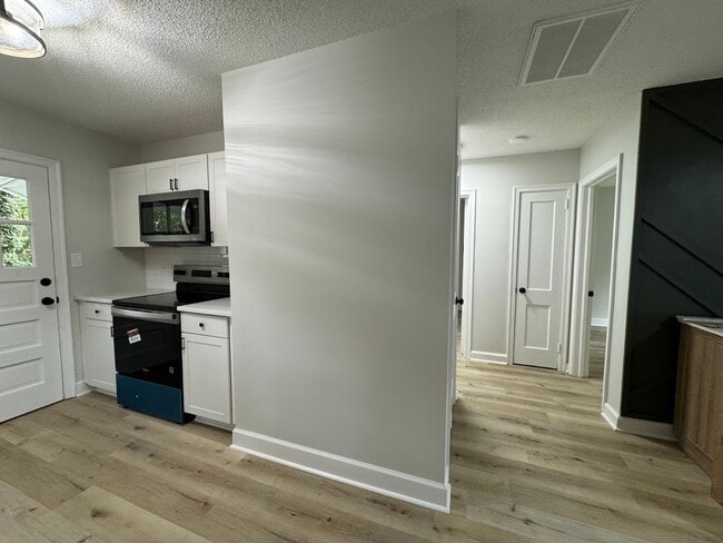 Building Photo - Charming Newly Renovated Home in Greensbor...
