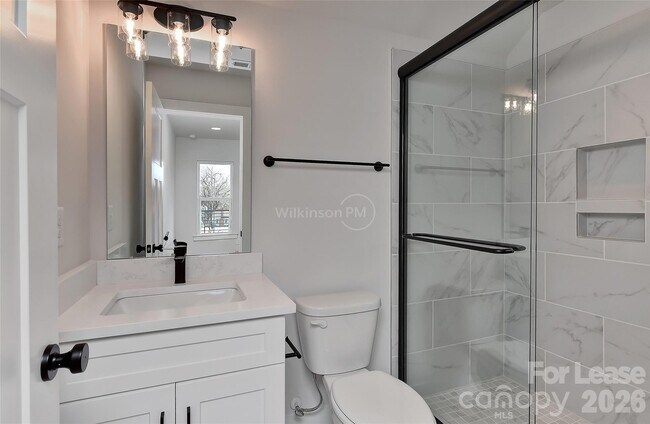 Building Photo - 2204 Northend Dr