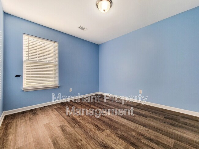 Building Photo - 4 Wisner Ct