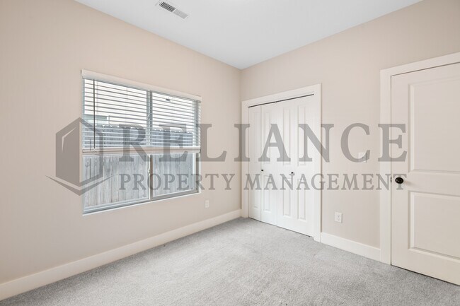 Building Photo - 212 W May St