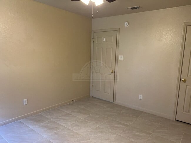 Building Photo - 1503 Nicholas Cir