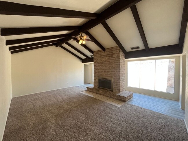 Building Photo - SPACIOUS SOUTHSIDE DUPLEX!