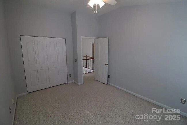 Building Photo - 10979 Princeton Village Dr