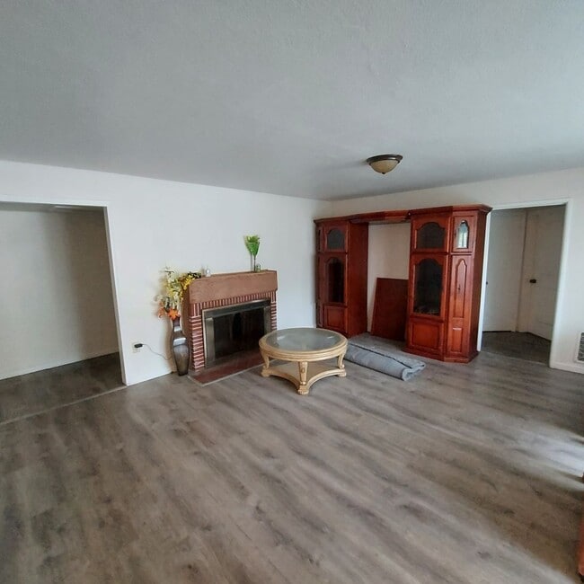 Building Photo - Spacious 5 bedroom home in Carmichael