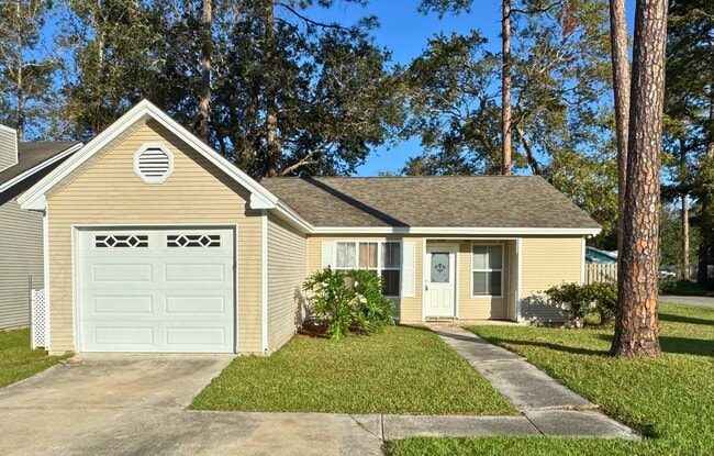 3/2 fenced in yard! - 3/2  fenced in yard!