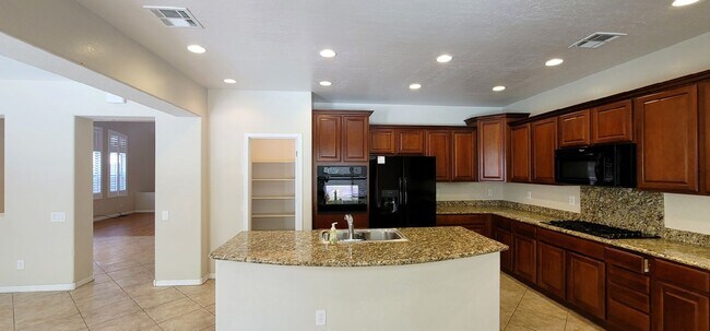 Building Photo - 2617 Vendange Pl