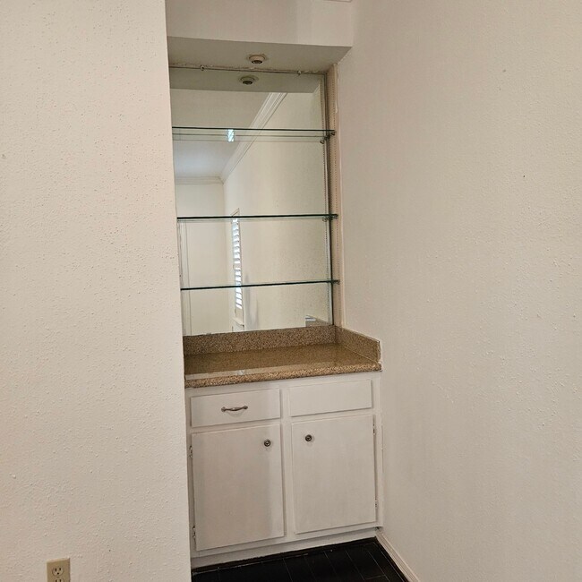 Building Photo - 712 Augusta Dr