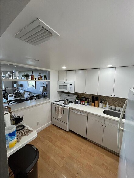 Building Photo - 13499 Biscayne Blvd