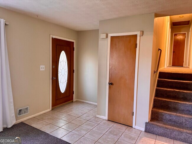 Building Photo - 3710 Creekview Cir