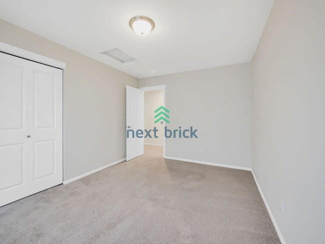 Building Photo - 5 Bed 3 Bath Single-Family Home Available ...