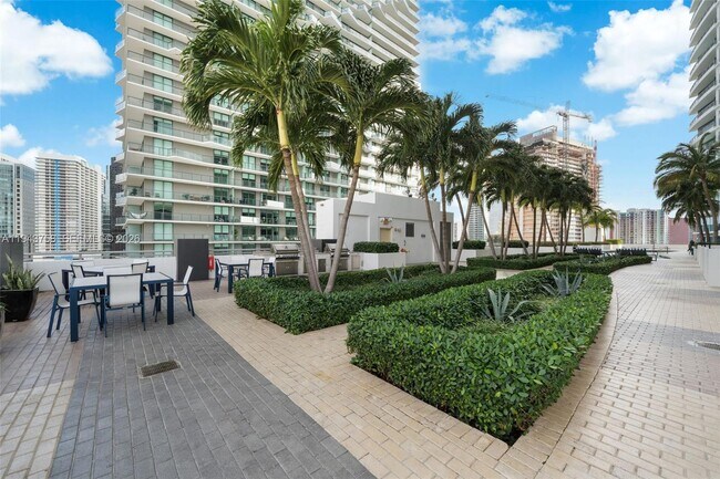 Building Photo - 60 SW 13th St