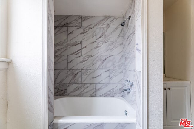 Building Photo - 138 W 82nd St