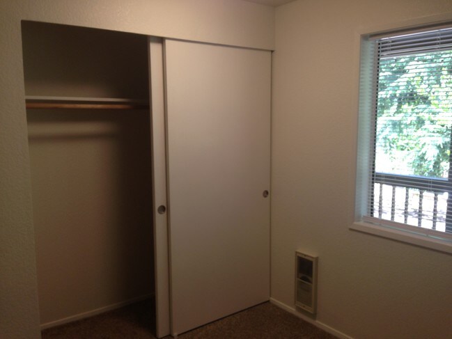 Building Photo - 2535 NE 95th St