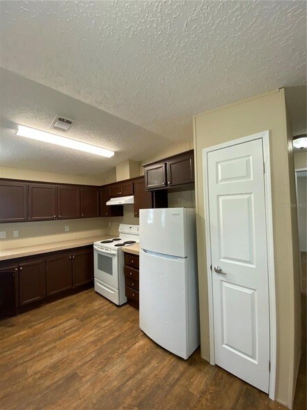 Building Photo - 37412 Carringer Rd