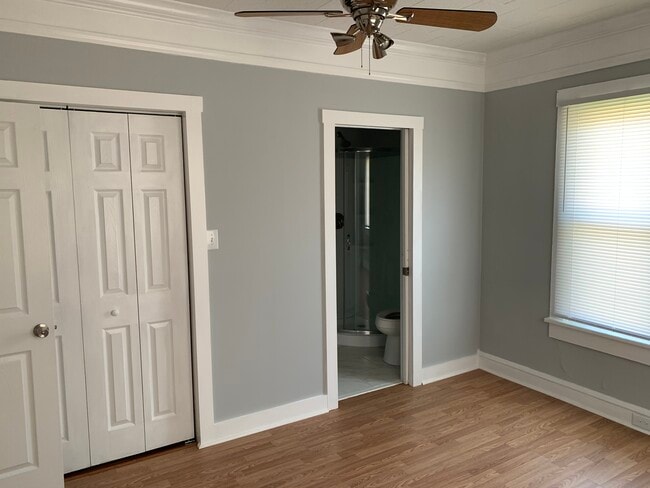 Building Photo - 421 Woodlawn Ave