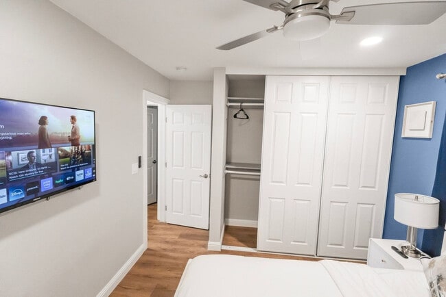 Building Photo - 1063-67 Gillespie Dr