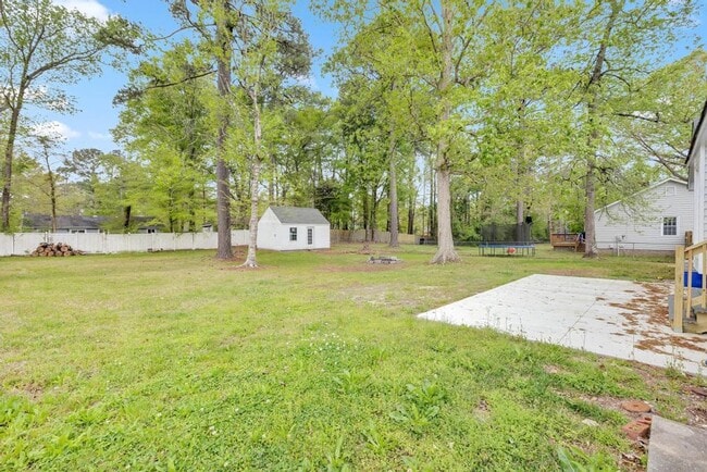 Building Photo - Adorable home located in Southwest side of Jacksonville