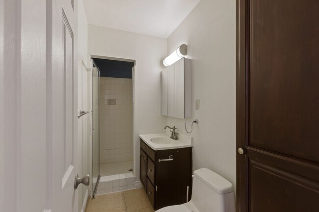 Building Photo - Spacious Mission Hills Home – Modern Comfort in a Prime Location!