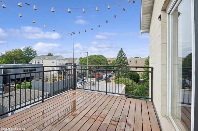 Building Photo - 3519 W Medill Ave