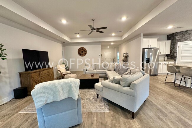 Building Photo - 8090 Silver Maple Dr
