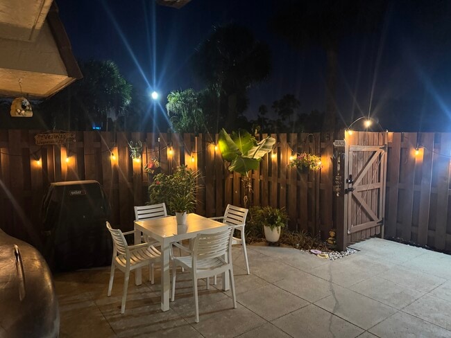 Building Photo - 825 Center St